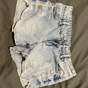 Wash out denim shorts